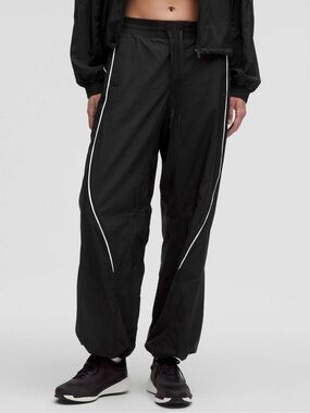 Lululemon License to Train Mid-Rise Lightweight Jogger